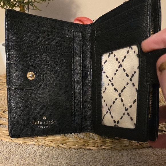 VEUC !!Kate Spade Black Textured Wallet Beautiful π - Picture 2 of 11